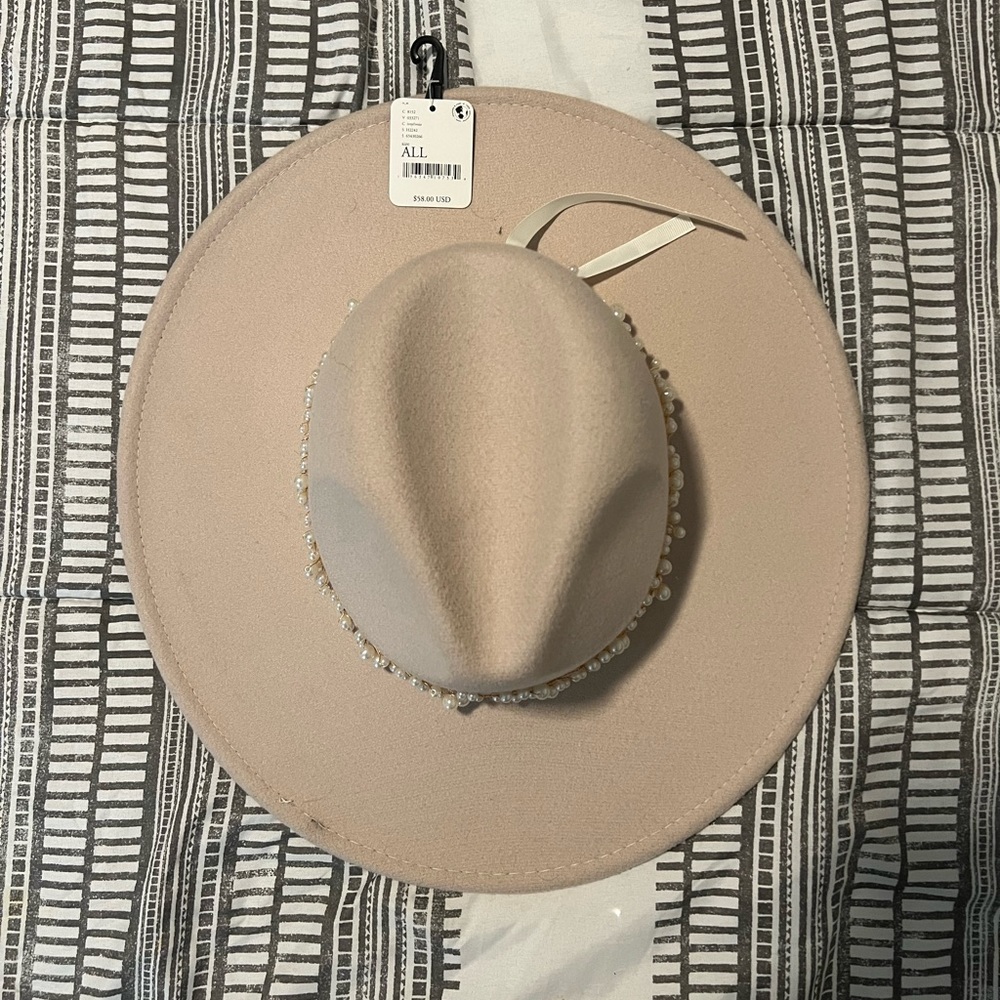 New Free People Hat never worn with hat band